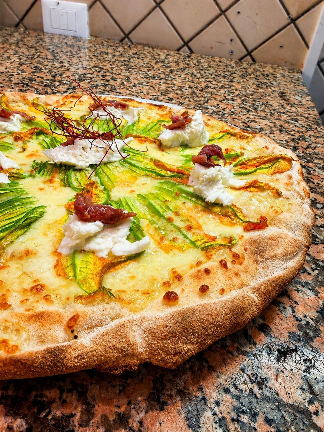 Pinsa fiori di zucca e bufala